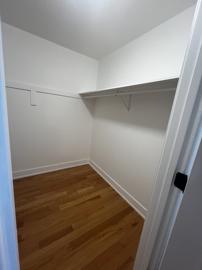 Building Photo - 1041 Cove Dr