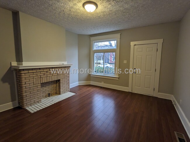 Foto del edificio - 404-406-406 E Deshler Ave