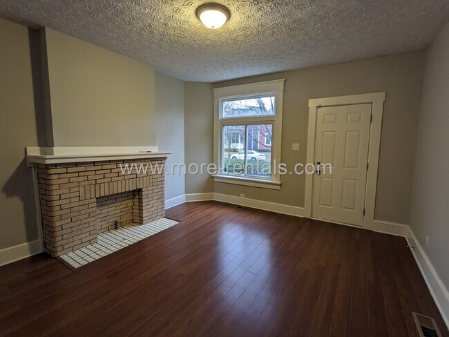 Foto del edificio - 404-406 E. Deshler Ave