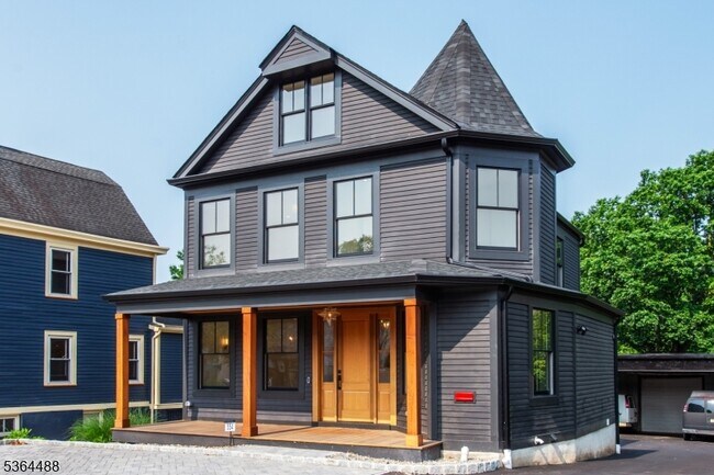 Foto del edificio - 554 Valley Rd