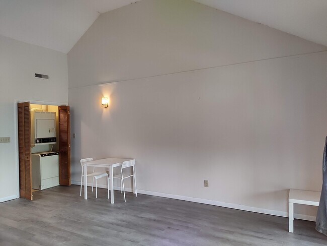 Foto del edificio - 500 Fairway Village Dr