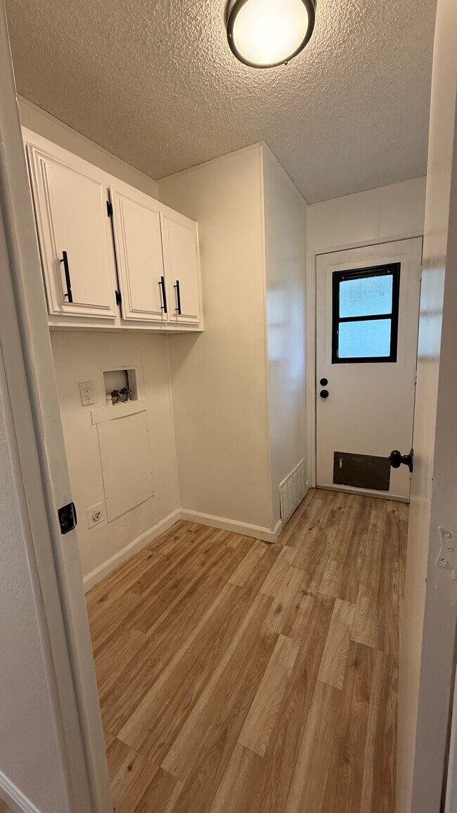 Foto del edificio - 24425 Woolsey Canyon Rd