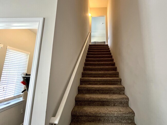 Foto del edificio - 5619 Arbor Chase Dr
