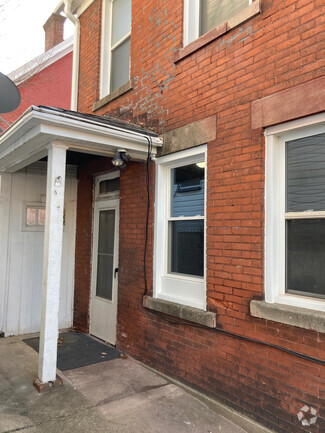 Building Photo - 406 Wabana St