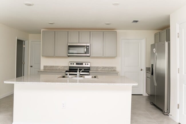 Building Photo - 498 Sunlit Coral St