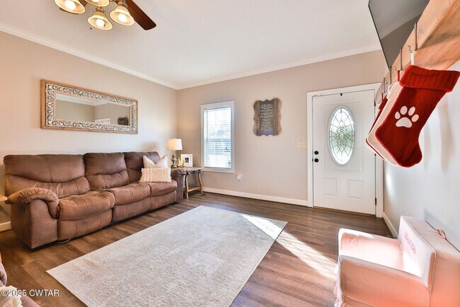 Building Photo - Beautiful Subdivision living *Lease until 7/31 Only*