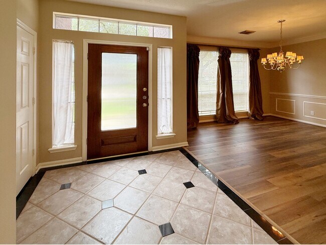 Building Photo - 8510 Green Ash Dr