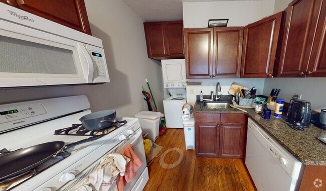 Building Photo - 344 Putnam Ave