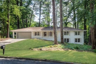Building Photo - 2397 Sunset Dr NE