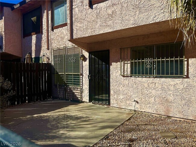 Foto del edificio - 4338 Caliente St