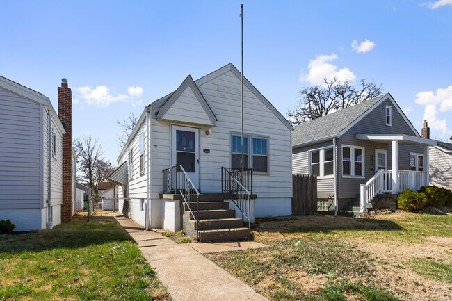 Building Photo - 6048 Fyler Ave