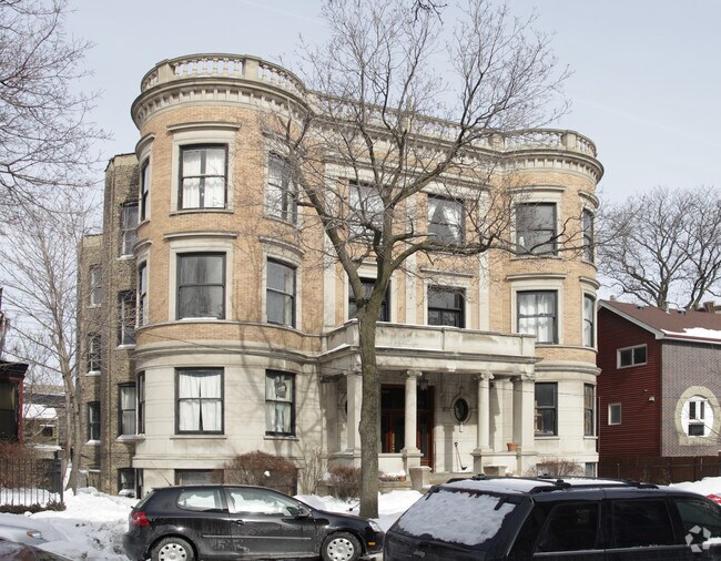 Primary Photo - 662 W Wellington Ave