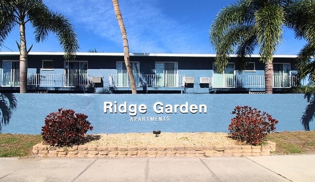 Foto del edificio - 3001 Bee Ridge Rd