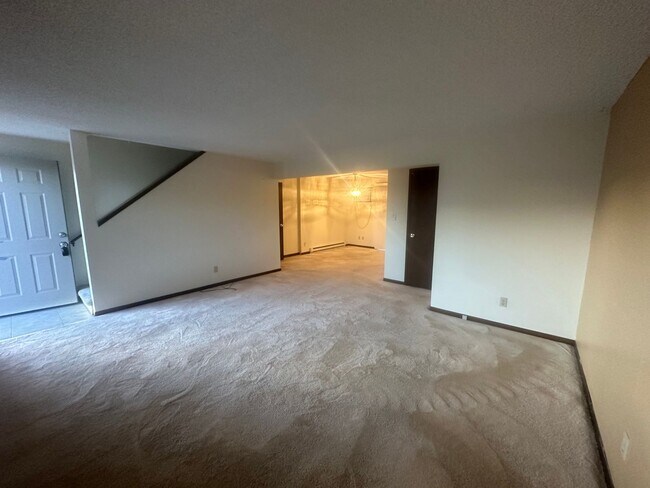 Building Photo - 2 bedroom,1.5 bathroom townhouse located c...