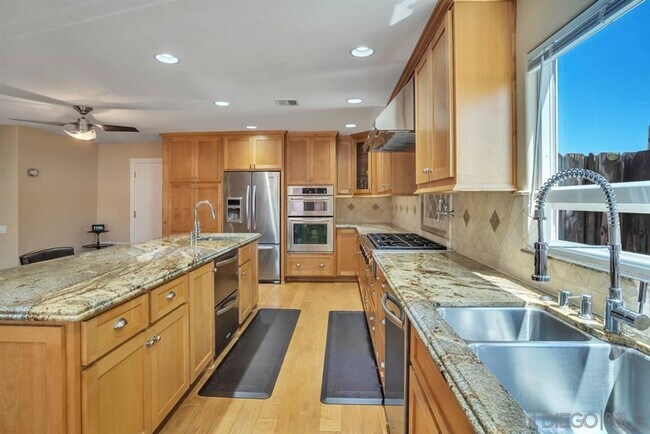 Foto del edificio - 4BR/2BA HOME w/ SOLAR & attached garage in...