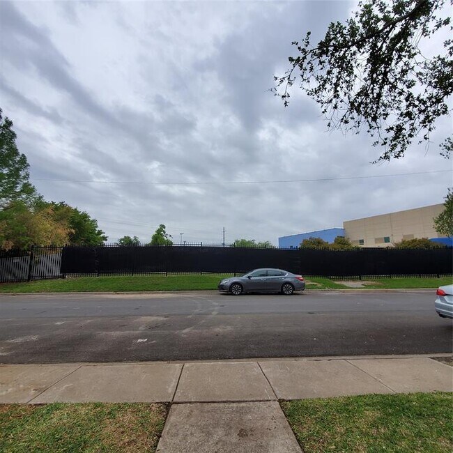 Foto del edificio - 11124 Valleydale Dr