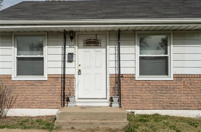 Foto del edificio - 325 Caithness Rd