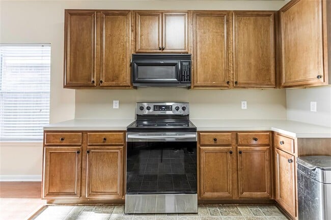 Building Photo - 214 Range Ln