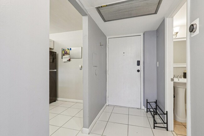 Foto del edificio - 6500 Cypress Rd