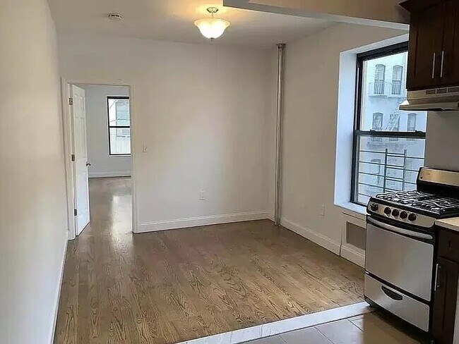 Photo - 424 E 116th St Apartment