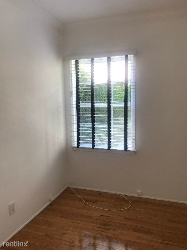 Building Photo - 2 br, 1 bath Apartment - 1273 1/2 Devon Ave