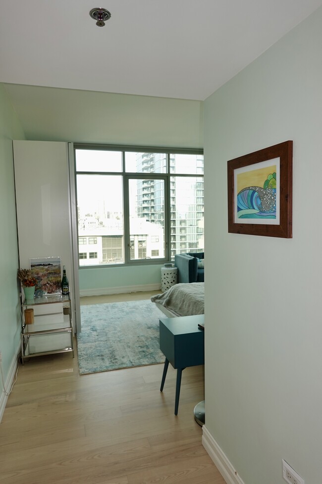 Bedroom - 425 W Beech St