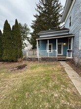 Building Photo - 32 Grove St