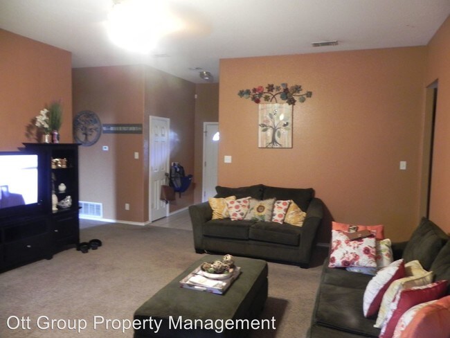 Building Photo - 4 br, 2 bath House - 2512 Merle Dr