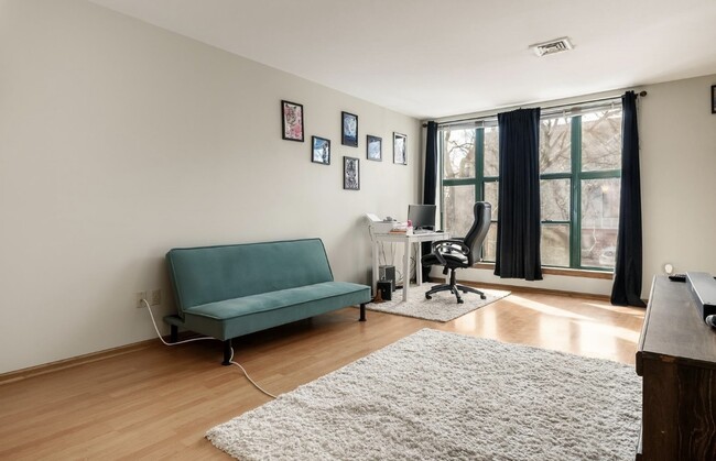 Foto del edificio - 4508 W Westchester Sq