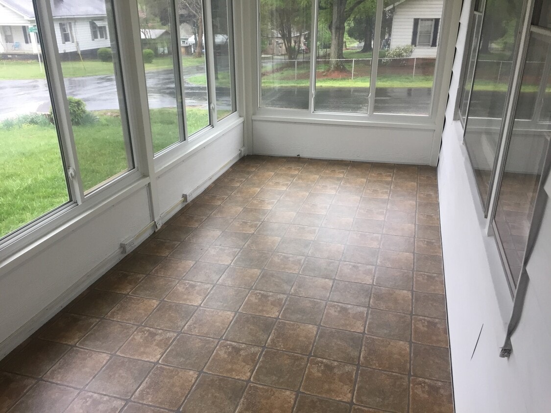 Building Photo - 68 Walnut St