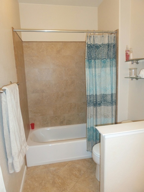 Foto del edificio - West Roseville 2100sqft, 3 Bedroom (office...