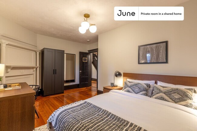 Foto del edificio - Private bedroom in 5 bed/2 bath Home