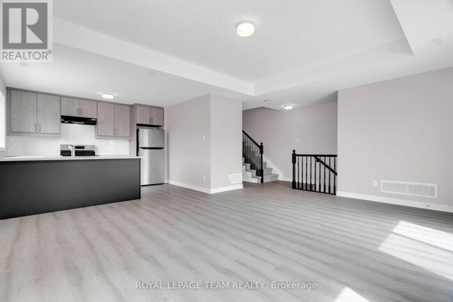 Photo du bâtiment - 810 Parnian Private