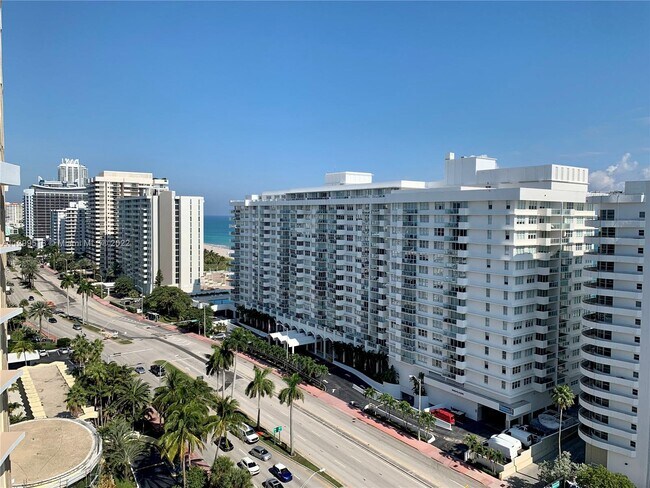 Foto del edificio - 5600 Collins Ave