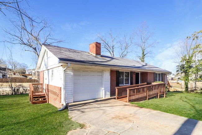 Building Photo - 454 New St