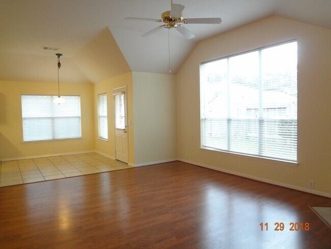 Building Photo - 3135 Silver Cedar Trail