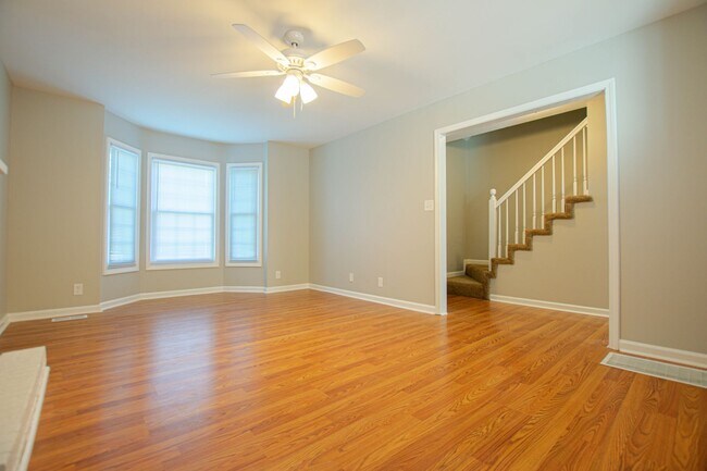 Building Photo - Pet Friendly Three Bedroom!