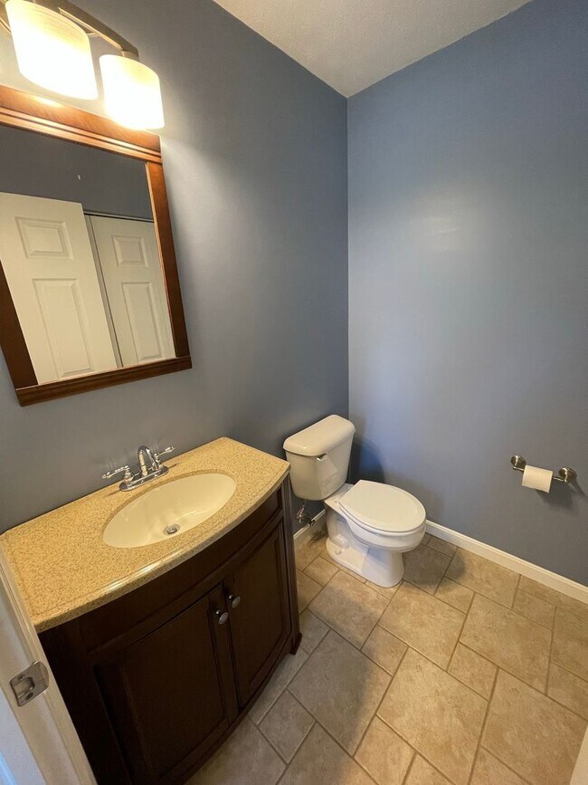 Foto del edificio - Single Family Home 2 bed For Rent in Quiet Neighborhood in SE Erie!