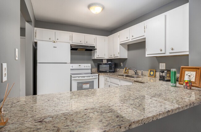 Building Photo - 801 Garden Cir