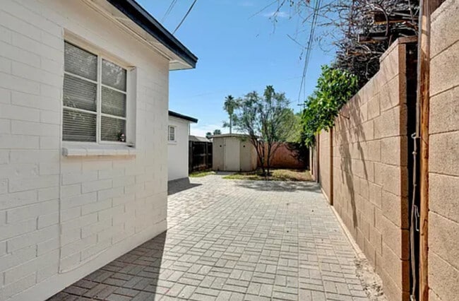 Foto del edificio - 2715 E Oak St