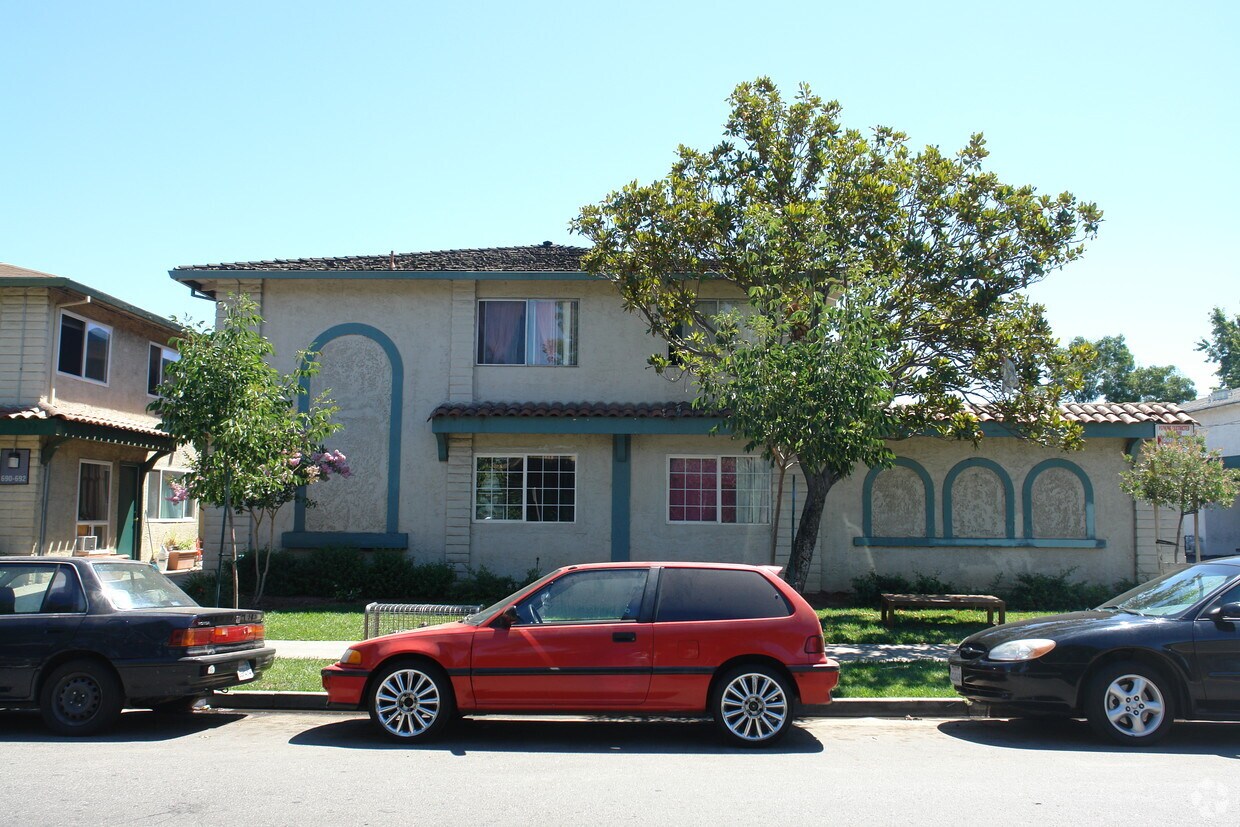 Building Photo - 698-700 Richmond Ave