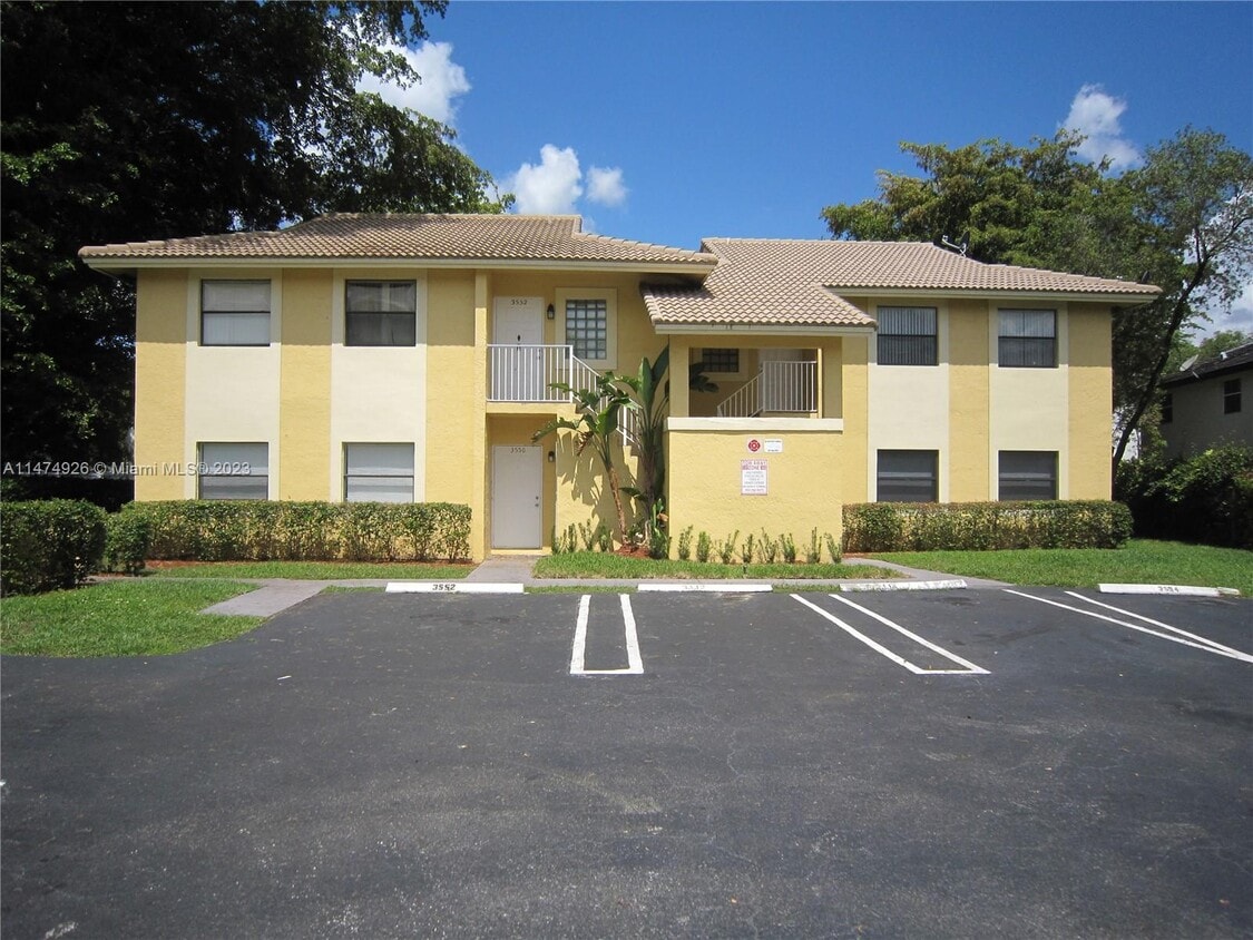 3556 NW 114th Ln Unit 14, Coral Springs, FL 33065 Room for Rent in
