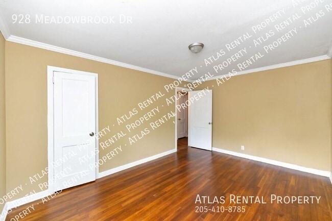 Building Photo - 928 Meadowbrook Dr