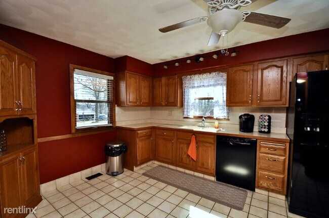 Foto del edificio - 3 br, 2.5 bath House - 220 Hilton Ave.