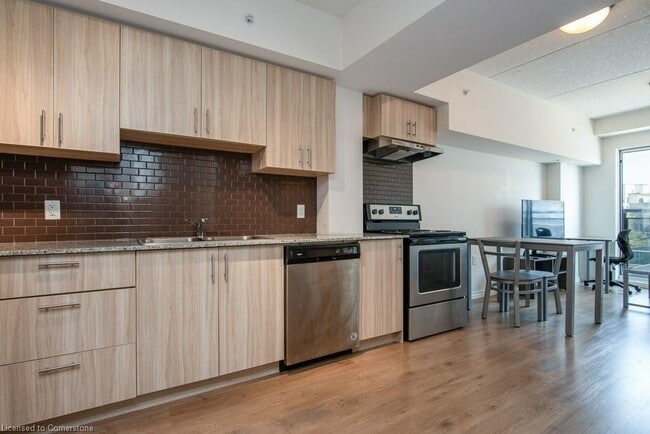 Building Photo - 275 Larch St