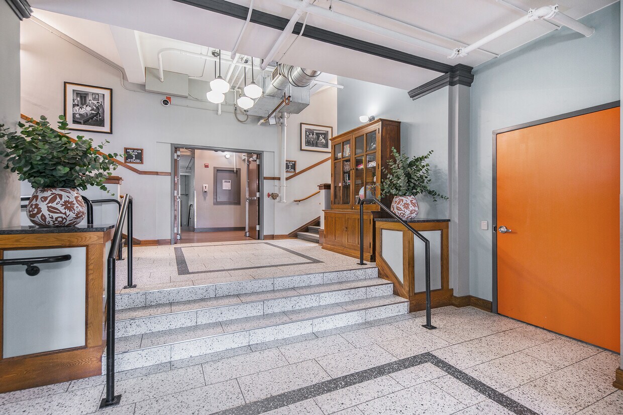 Foto principal - 600 Broadway Ave NW
