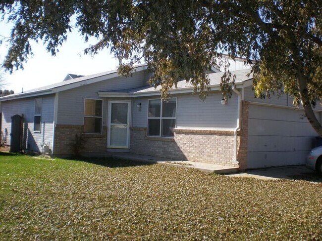Foto del edificio - Tri-level Home with 4 bedrooms in Loveland!
