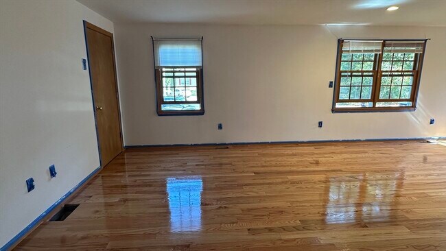 Building Photo - 40 Emilissa Ln