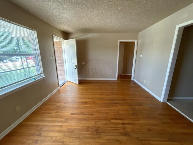 Building Photo - 1315 Jefferies, Killeen