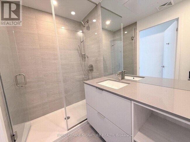 Photo du bâtiment - 1 Fairview Rd E